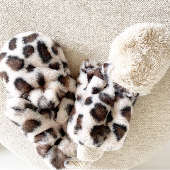 Urban Outfitters fuzzy leopard mittens - Picture 6 of 7